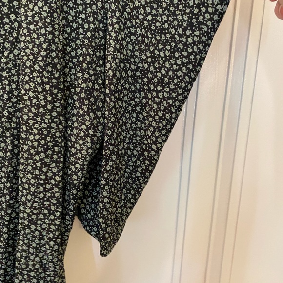 9 h15 brand green and black top with tie - Picture 3 of 5